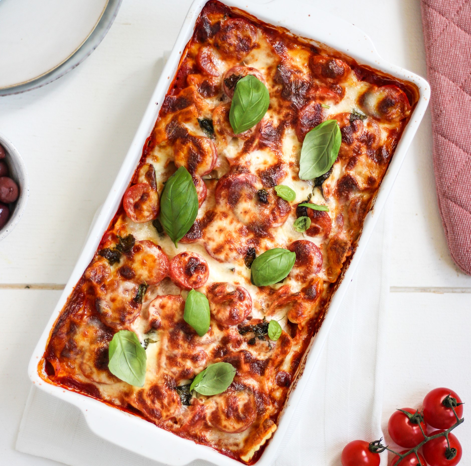 Ravioli ovenschotel met cherrytomaatjes en basilicum 